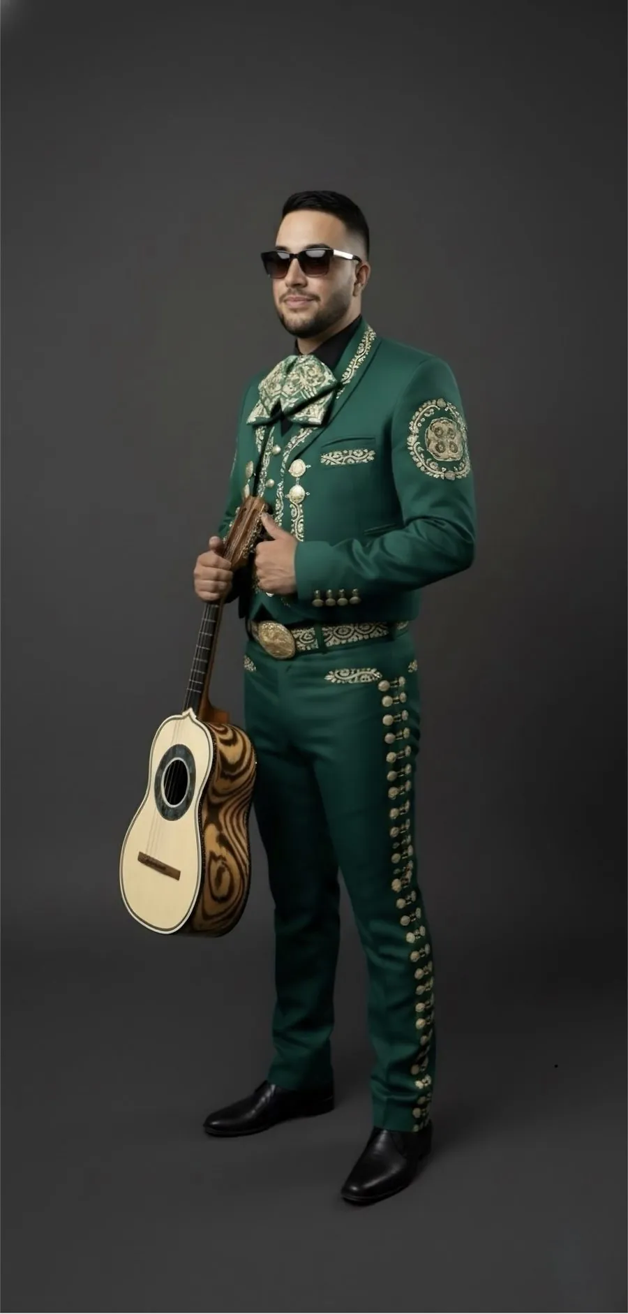 Kristians Alzuru - Cantante y multi-instrumentista de Mariachi en Madrid